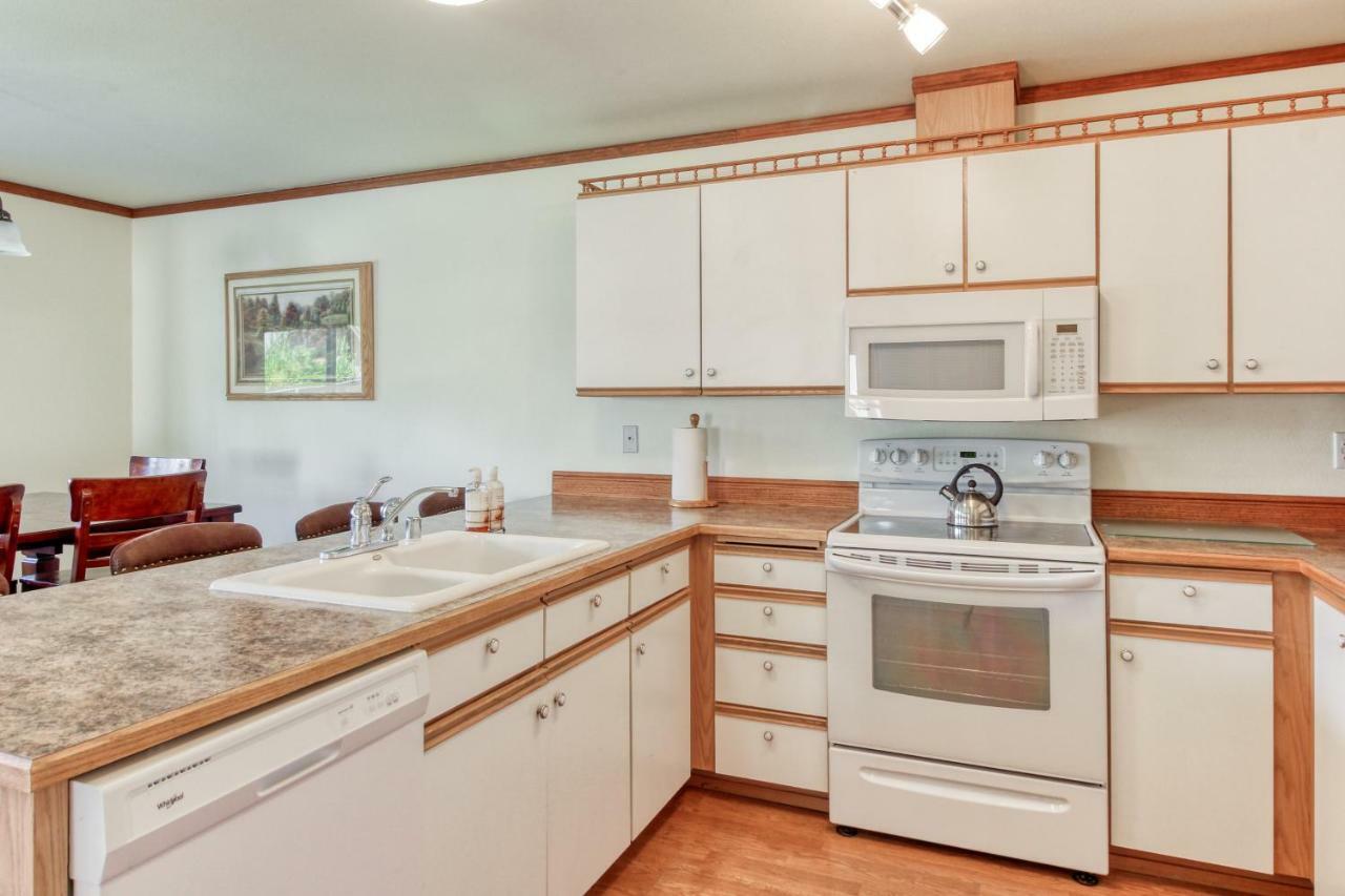 3 Bed 2 Bath In Apartment *